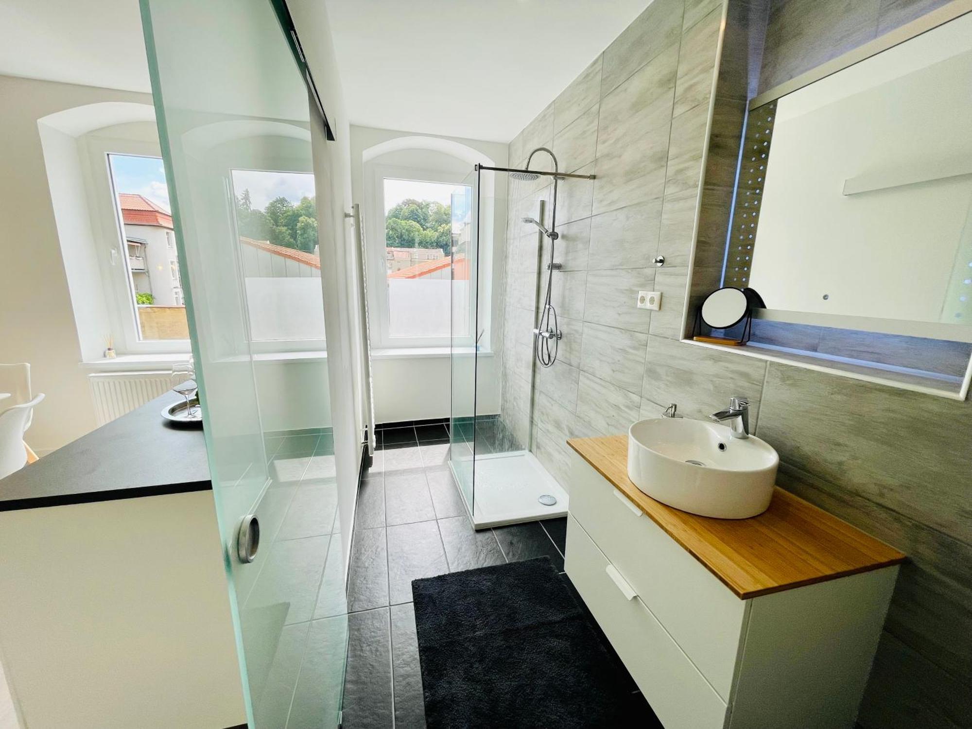 Zentrale Moderne Mitten In No 2 *